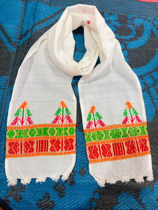 असमी सफ़ेद गमछा